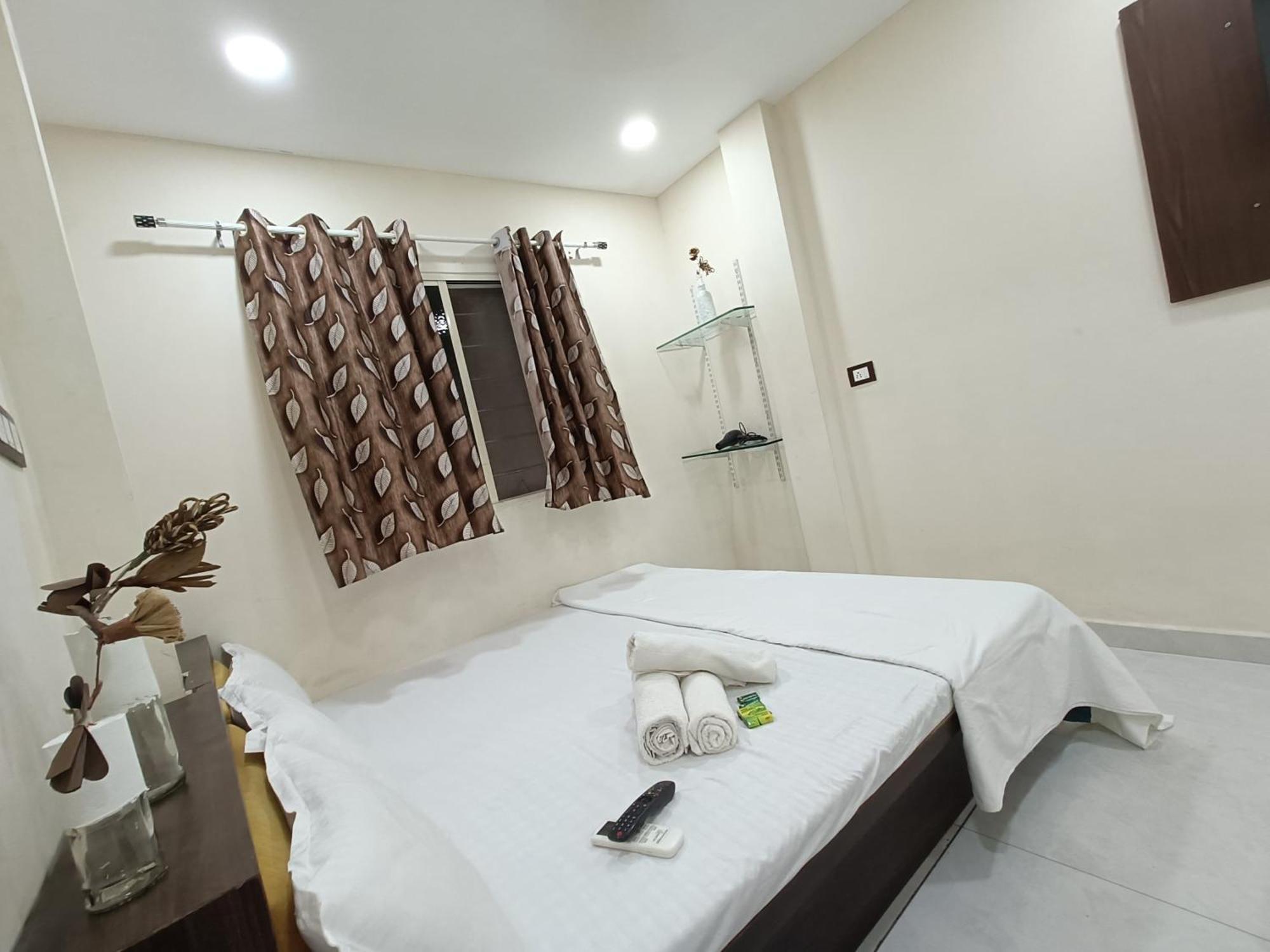 Treebo Yatri Grah Kshipra T Hotel Удджайн Екстер'єр фото