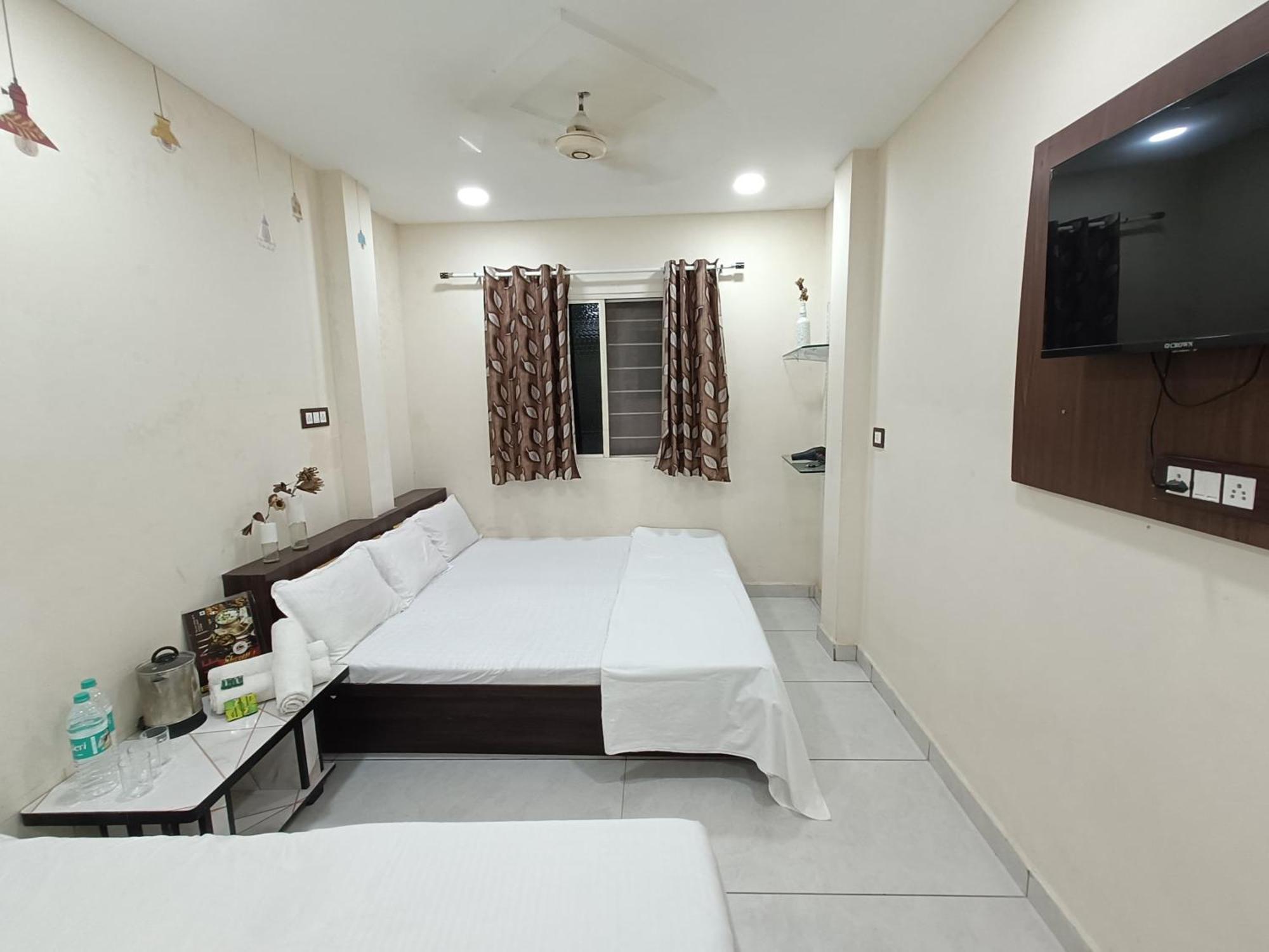 Treebo Yatri Grah Kshipra T Hotel Удджайн Екстер'єр фото