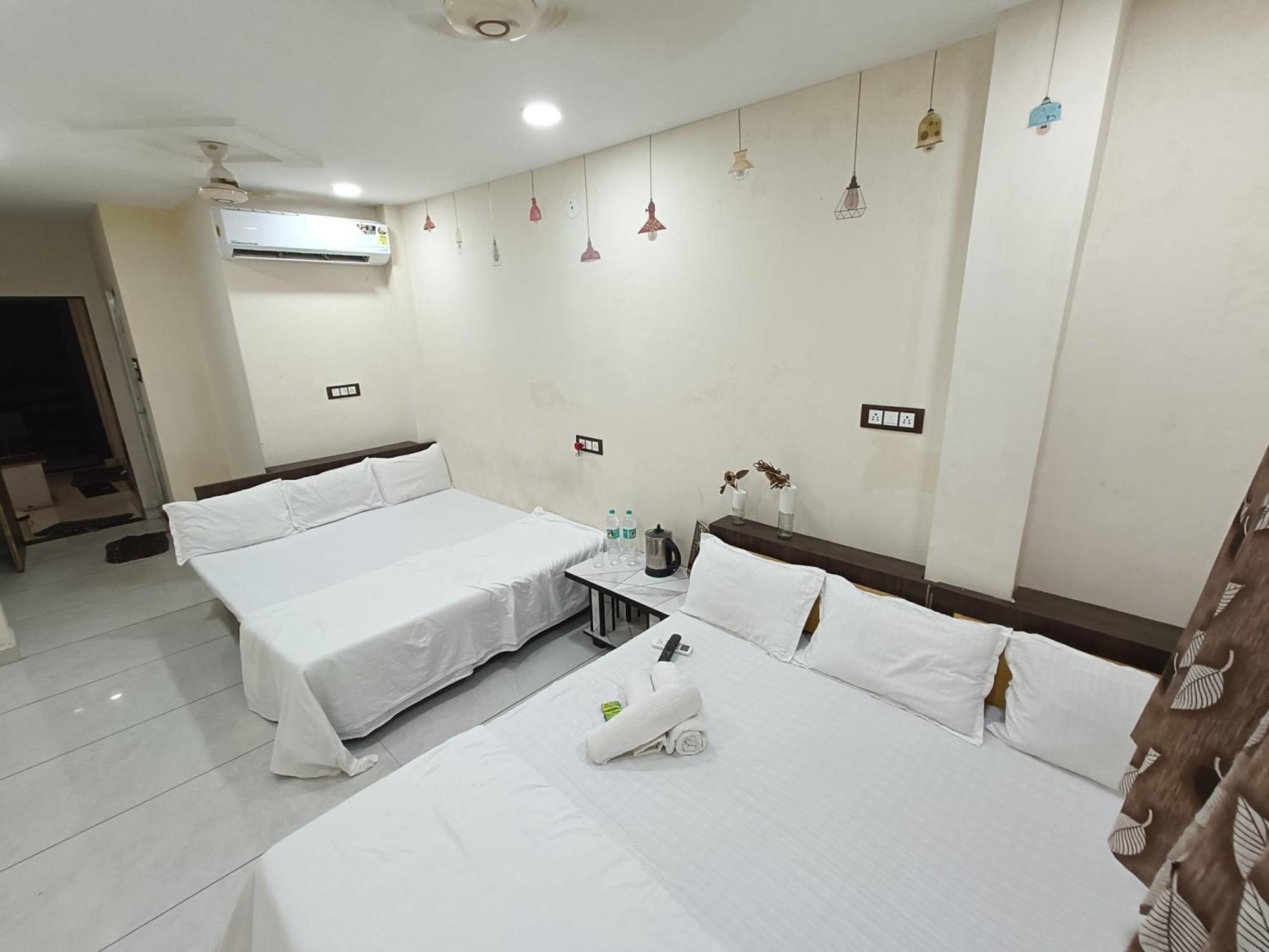 Treebo Yatri Grah Kshipra T Hotel Удджайн Екстер'єр фото