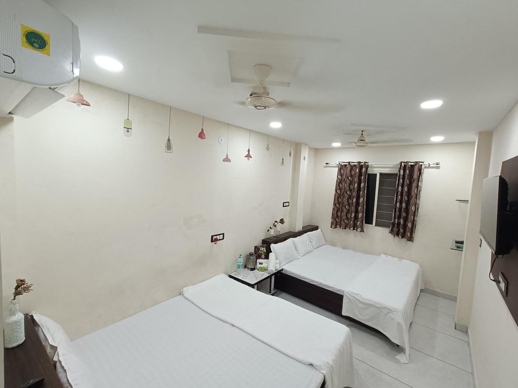 Treebo Yatri Grah Kshipra T Hotel Удджайн Екстер'єр фото