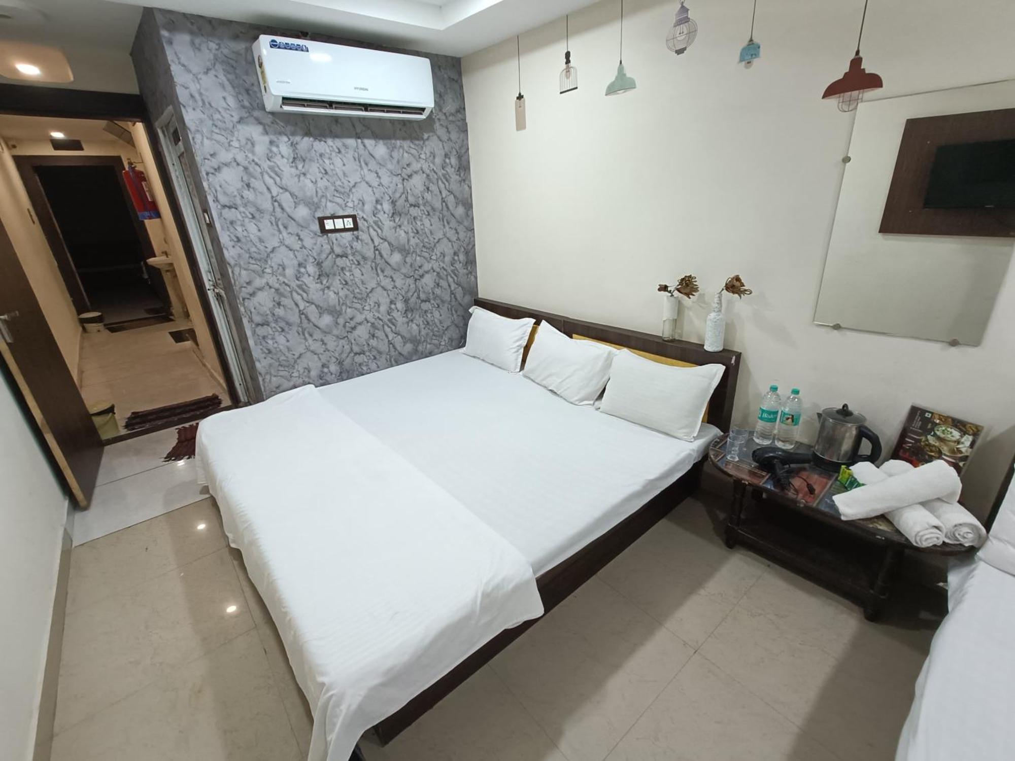 Treebo Yatri Grah Kshipra T Hotel Удджайн Екстер'єр фото