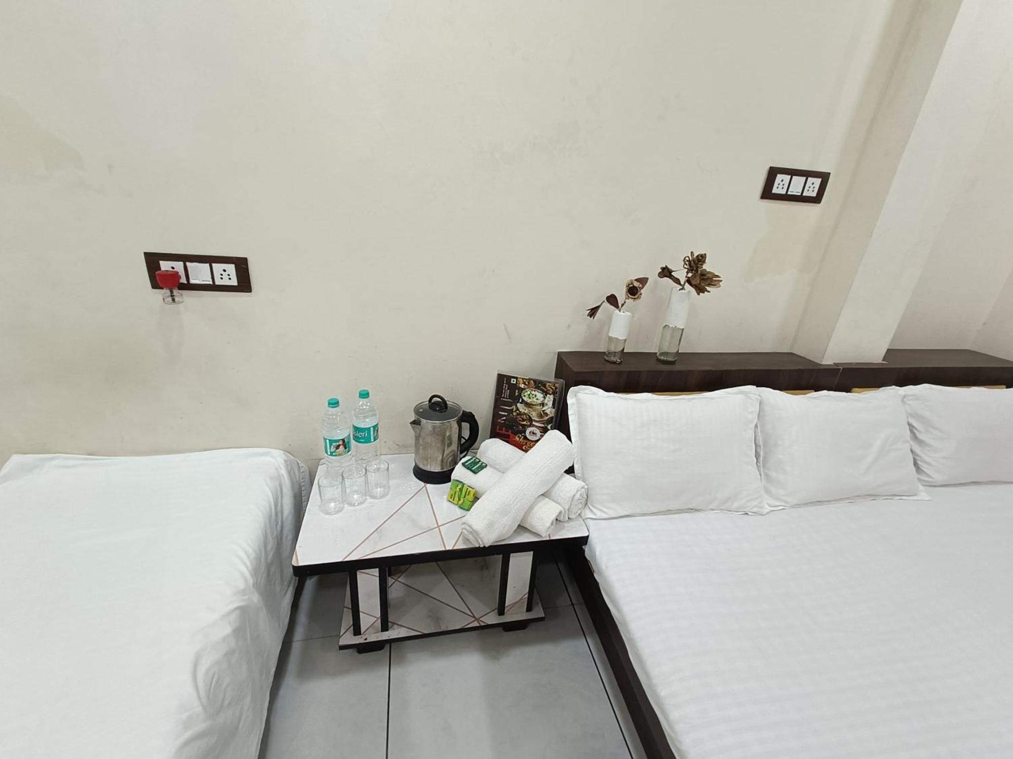 Treebo Yatri Grah Kshipra T Hotel Удджайн Екстер'єр фото