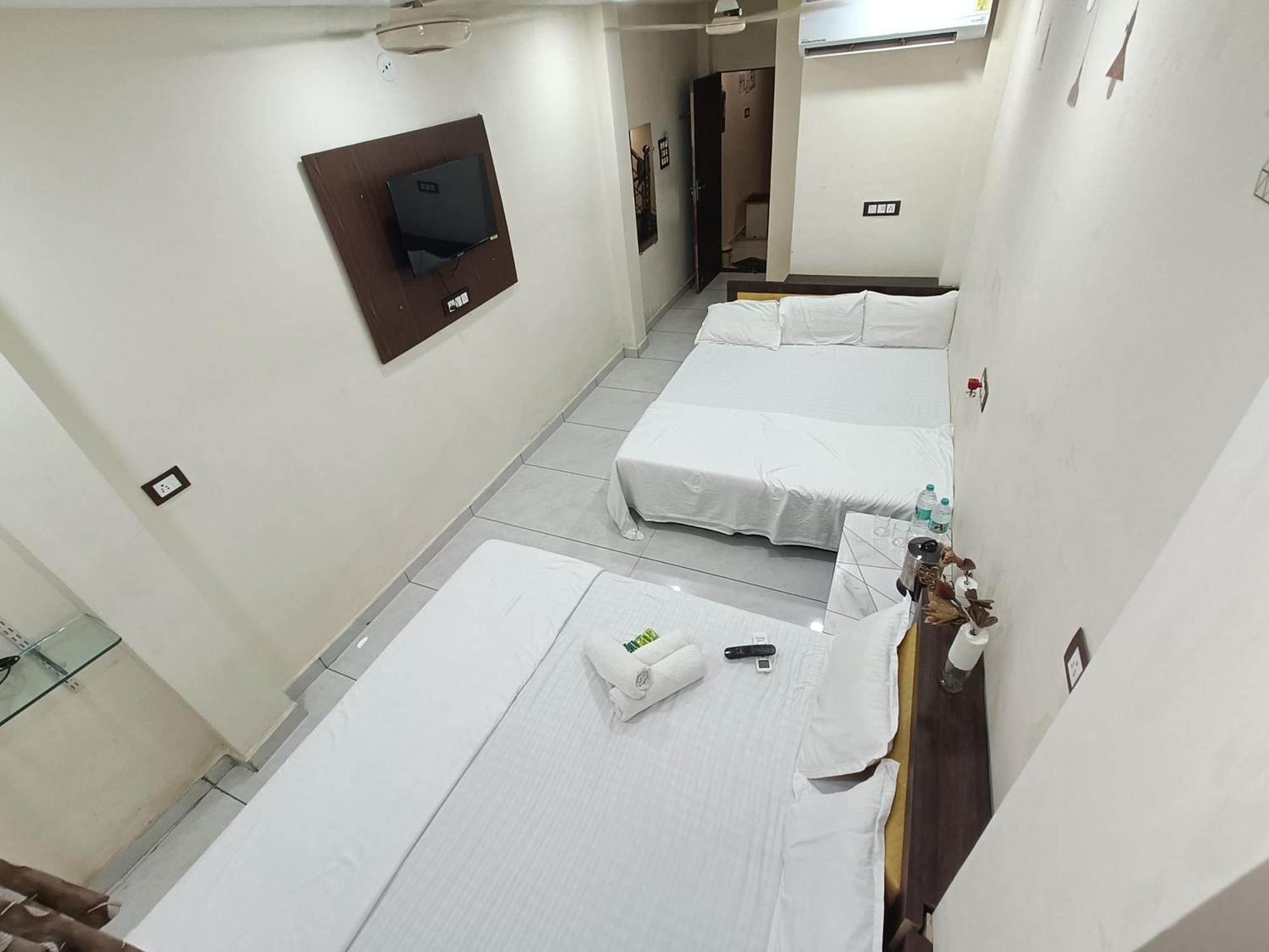 Treebo Yatri Grah Kshipra T Hotel Удджайн Екстер'єр фото