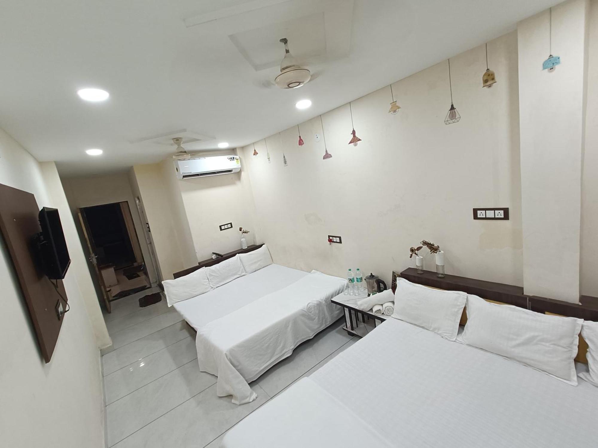 Treebo Yatri Grah Kshipra T Hotel Удджайн Екстер'єр фото
